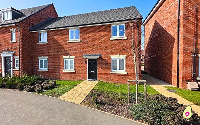 2 Bedroom Coach House For Sale In Harvest Path, Finchwood Park, Wokingham, Berkshire, RG40