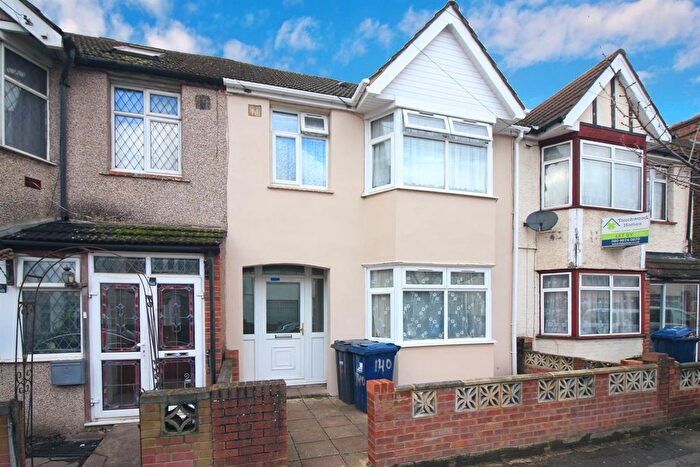 4 Bedroom Terraced House To Rent In Trinity Road, Southall, UB1