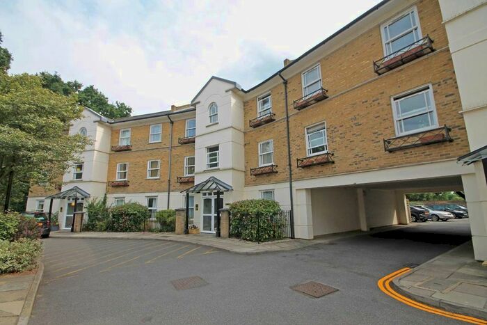 2 Bedroom Flat To Rent In Deerhurst Crescent, Hampton Hill, Hampton, TW12