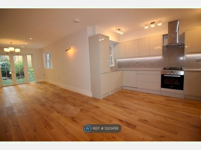 3 Bedroom Flat To Rent In Milton Park, London N6
