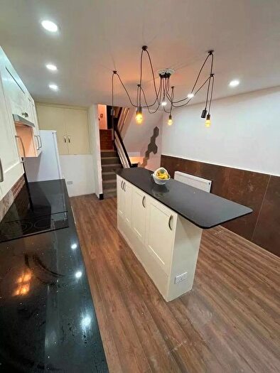 Studio To Rent In Grovelands Road, London, N15