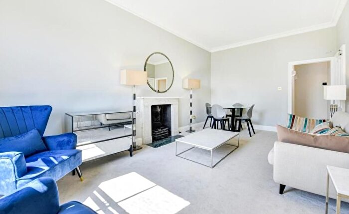 2 Bedroom Flat To Rent In Green Street, Mayfair, London, W1K