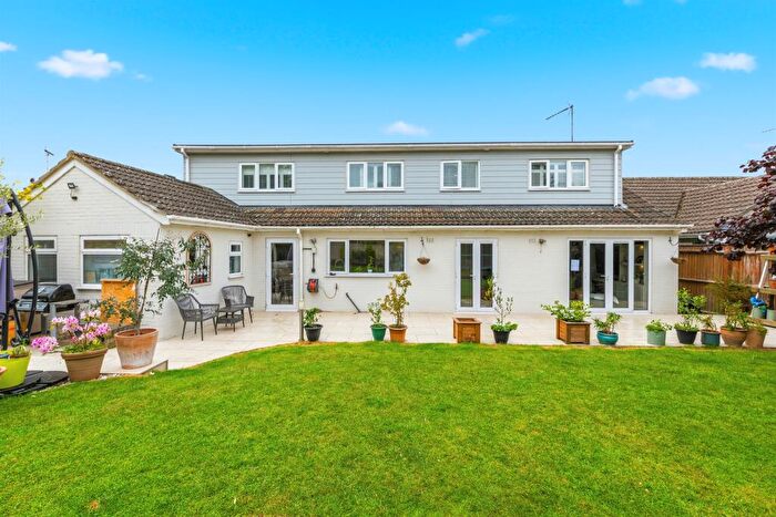 4 Bedroom Bungalow For Sale In Andrew Close, Ailsworth, Peterborough, PE5