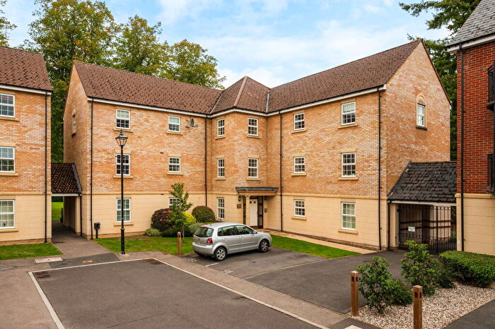 2 Bedroom Flat For Sale In Old College Road, Newbury, RG14