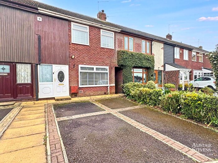 3 Bedroom Town House For Sale In Holden Fold Lane, Royton, OL2