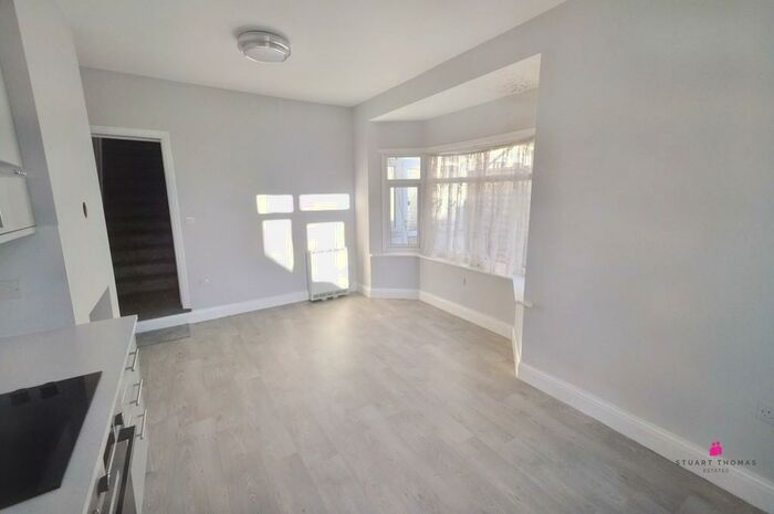 3 Bedroom Maisonette To Rent In Kiln Road, Benfleet, SS7