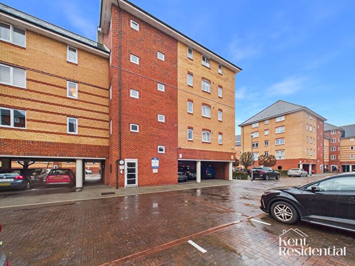 1 Bedroom Flat For Sale In St. Peters Street, Scotney Gardens, ME16