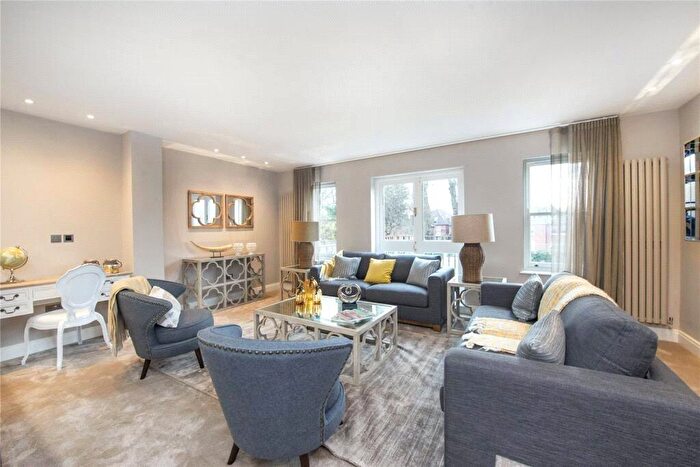 3 Bedroom Apartment To Rent In Lyndhurst Lodge, Lyndhurst Road, Hampstead, London, NW3