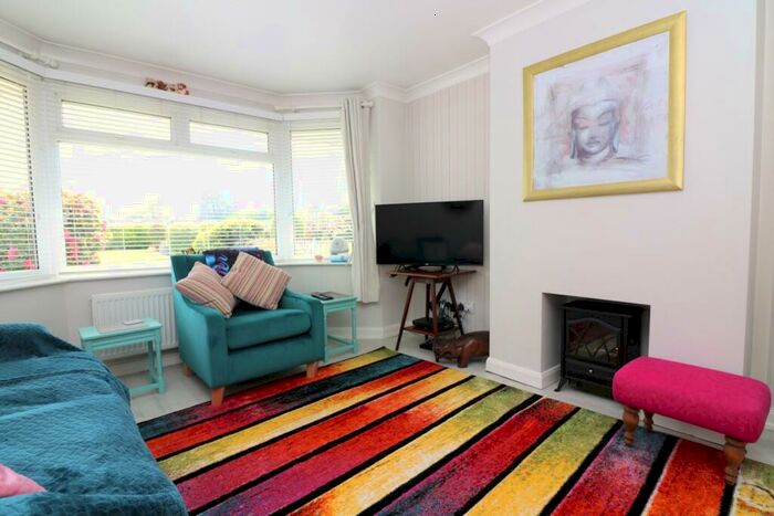 2 Bedroom Semi-Detached Bungalow For Sale In The Street, Woodnesborough, CT13