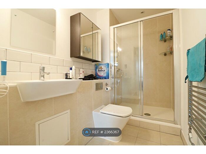 2 Bedroom Flat To Rent In Cranston Court, London, W12