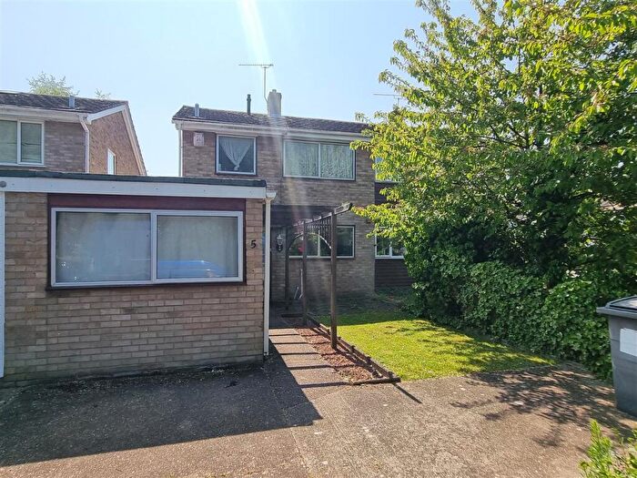 4 Bedroom Semi-Detached House To Rent In St Michaels Place, Canterbury, CT2