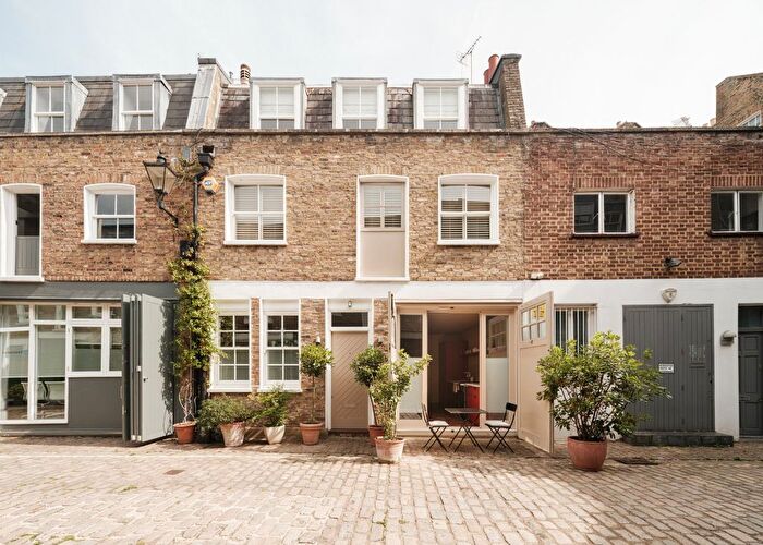 3 Bedroom Mews For Sale In Southwick Mews, Bayswater, London, W2
