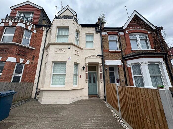 1 Bedroom Studio To Rent In Gordon Road, Ealing, W13