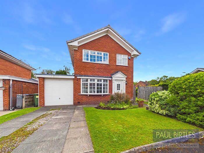 3 Bedroom Detached House For Sale In Links Rise, Davyhulme, Trafford, M41