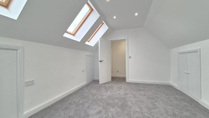 2 Bedroom Semi-Detached House To Rent In High Street South, Dunstable, LU6