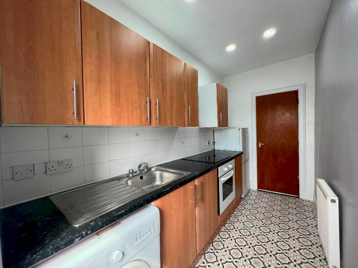 2 Bedroom Flat To Rent In Strathmartine Road, Dundee, DD3