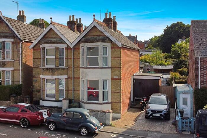 3 Bedroom Semi-Detached House For Sale In Princes Street, Cowes, PO31