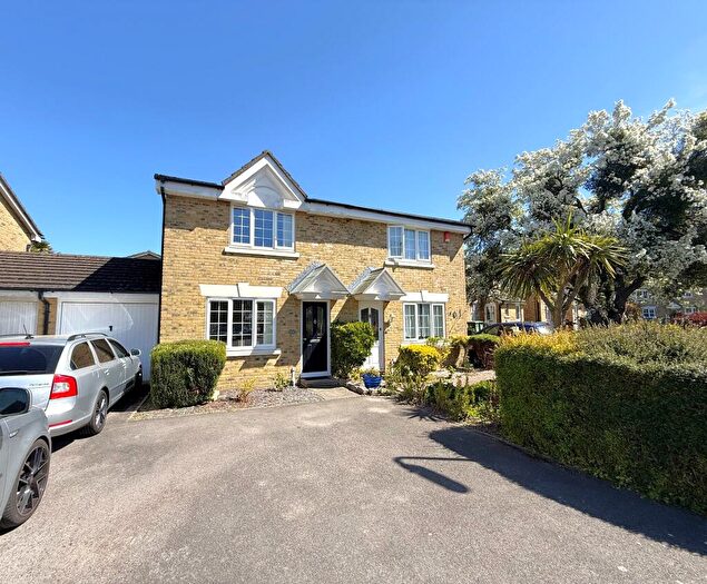 3 Bedroom Semi-Detached House For Sale In Barons Mead, Maybush, Southampton, SO16