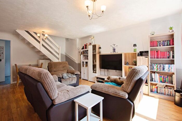 2 Bedroom Semi-Detached House For Sale In Wood Link, Nottingham, NG6