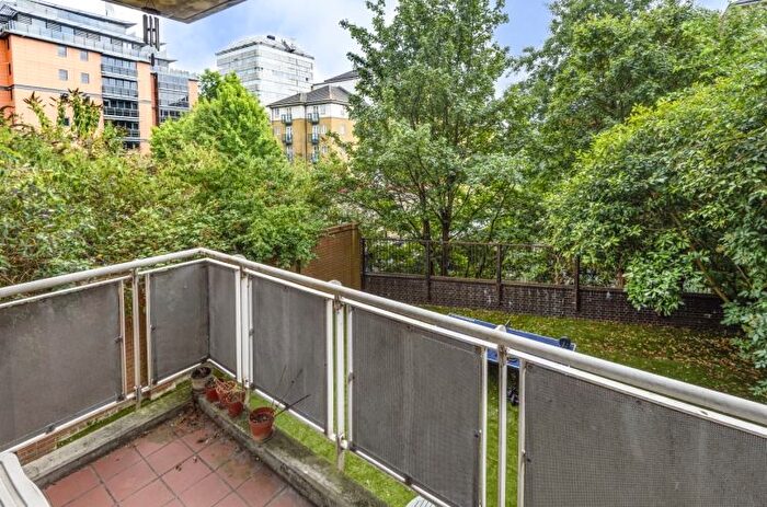 3 Bedroom Flat To Rent In North Bank, London, NW8