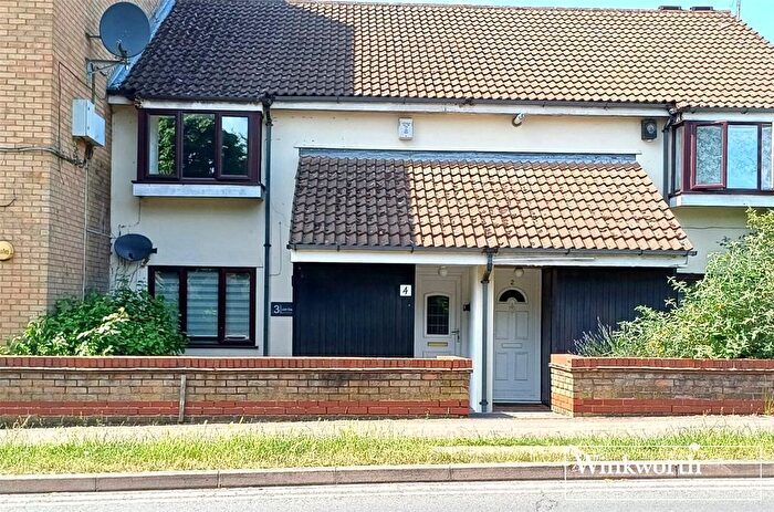 2 Bedroom Maisonette For Sale In Lion Court, Studio Way, Borehamwood, Hertfordshire, WD6