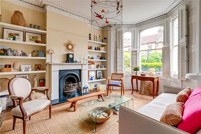 4 Bedroom Semi-Detached House To Rent In Sarsfeld Road, SW12