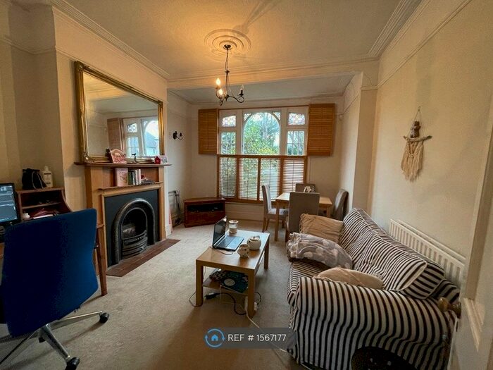 1 Bedroom Flat To Rent In Cavendish Road, London, SW12