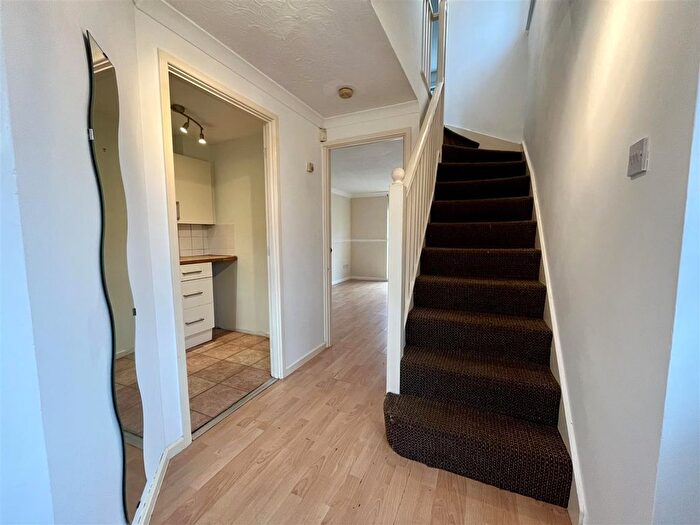 2 Bedroom End Of Terrace House To Rent In Fonthill Place, Cardiff, CF11