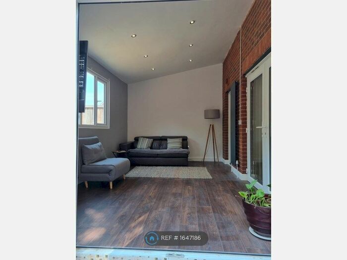 2 Bedroom Flat To Rent In Ayres Drive, Hauxton, Cambridge, CB22