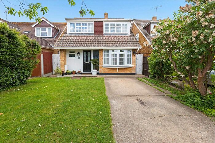 4 Bedroom Detached House For Sale In Hill Avenue, Wickford, Essex, SS11