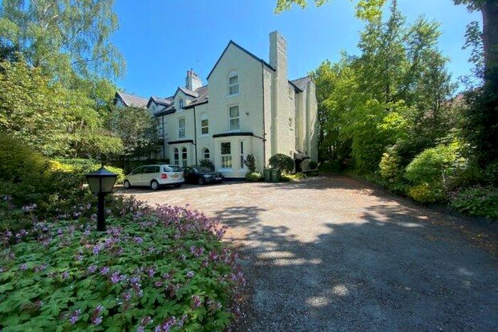 2 Bedroom Flat To Rent In Harthill Court, Altrincham, WA14