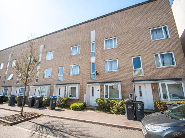 5 Bedroom House To Rent In Aviation Avenue, Hatfield, Hertfordshire, AL10