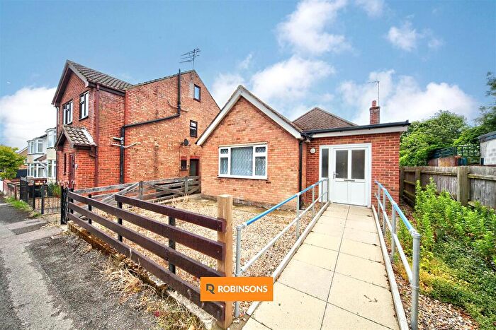 3 Bedroom Detached Bungalow For Sale In Periwinkle Lane, Dunstable, LU6