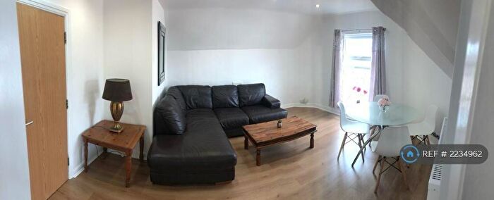 2 Bedroom Flat To Rent In Howard Drive, Liverpool, L19