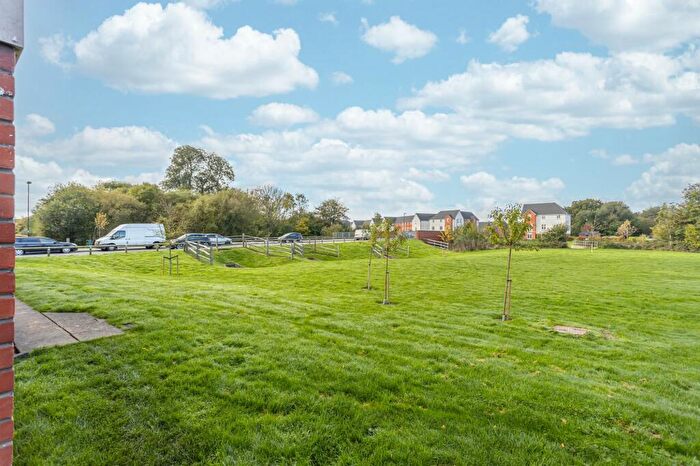 2 Bedroom Apartment For Sale In Somerley Drive, Crawley, RH10
