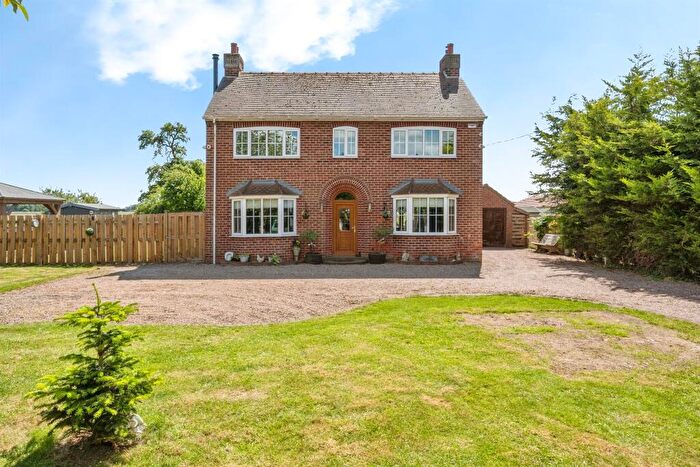 4 Bedroom Detached House For Sale In Sandtoft Road, Thorne, Doncaster, DN8