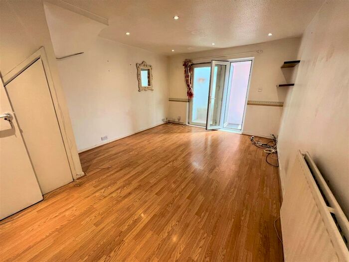 4 Bedroom Terraced House To Rent In Rolvenden Place, London, N17