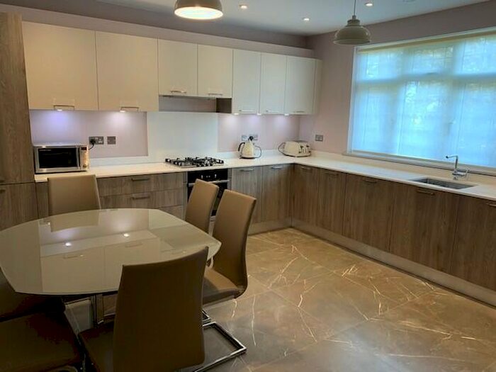 3 Bedroom Flat To Rent In Hillfield Park, Winchmore Hill, N21