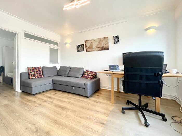 2 Bedroom Flat To Rent In Cecil Road, Lancing, BN15
