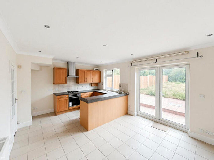 3 Bedroom Terraced House To Rent In Kingsley Road, Harrow, HA2