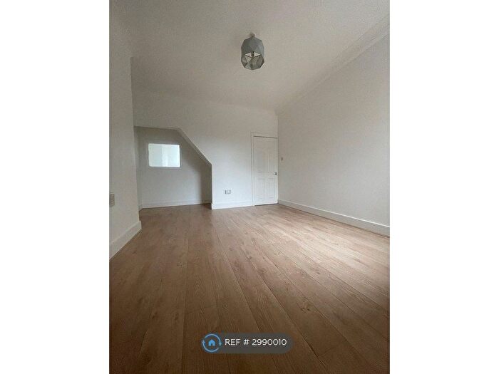 3 Bedroom Terraced House To Rent In Tunnard St, Grimsby, DN32