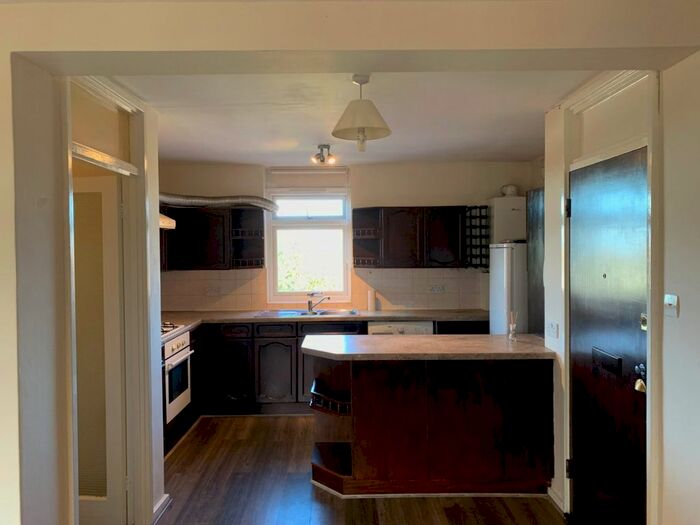 2 Bedroom Flat To Rent In The Albany, - Woodcote Road, Wallington, Surrey, SM6