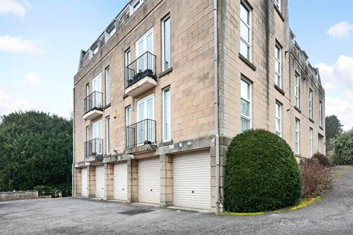 3 Bedroom Apartment To Rent In Camden Court, Bath, BA1