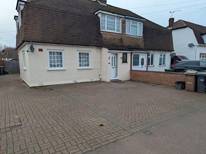 3 Bedroom Semi-Detached House To Rent In Mayne Avenue, Luton, LU4