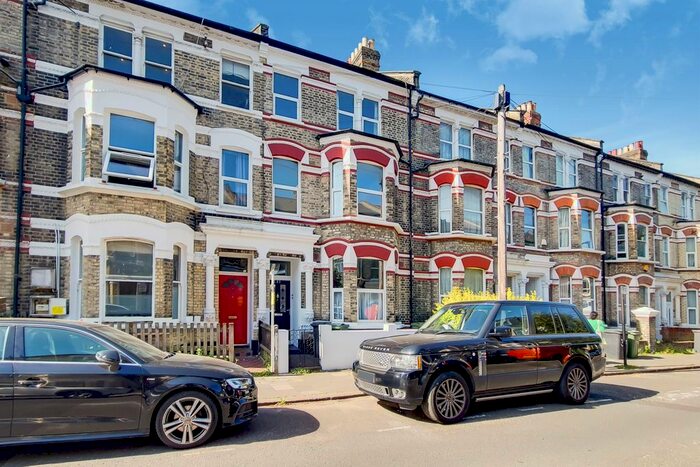 1 Bedroom Flat To Rent In Sandmere Road, London, SW4