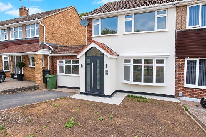 4 Bedroom Semi-Detached House To Rent In Bonney Grove, Goffs Oak, EN7