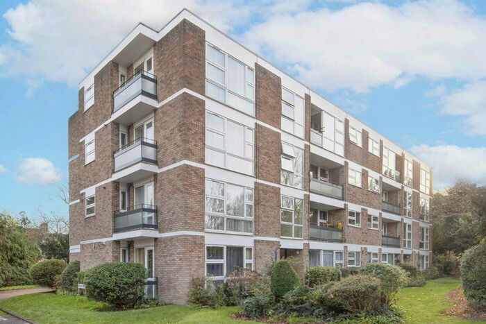 2 Bedroom Flat To Rent In Woburn, Clivedon Court, London, W13