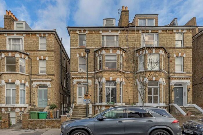 2 Bedroom Flat To Rent In Cardigan Road, Richmond, TW10