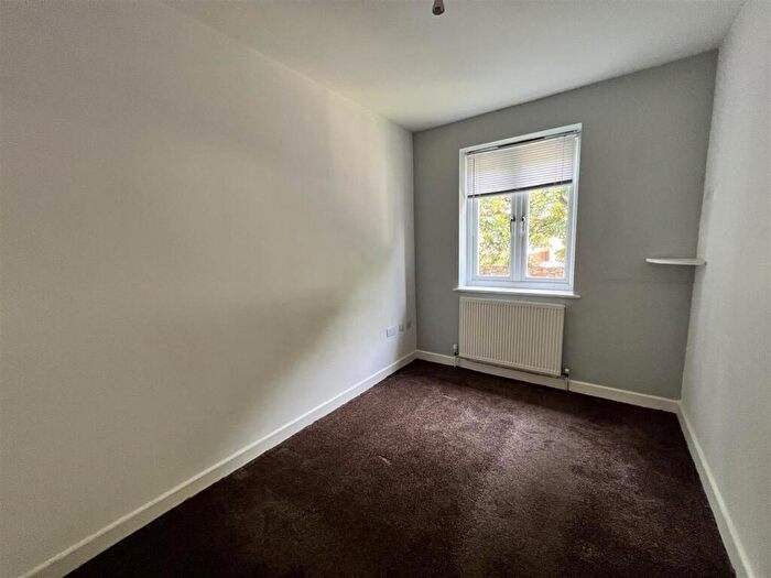 2 Bedroom Apartment To Rent In South Avenue, Southend-On-Sea, SS2