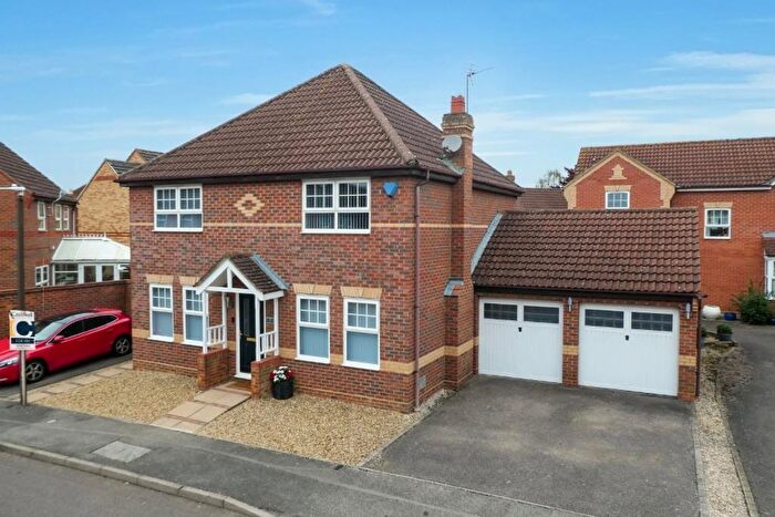 4 Bedroom Detached House For Sale In The Nortons, Caldecotte, Milton Keynes, MK7